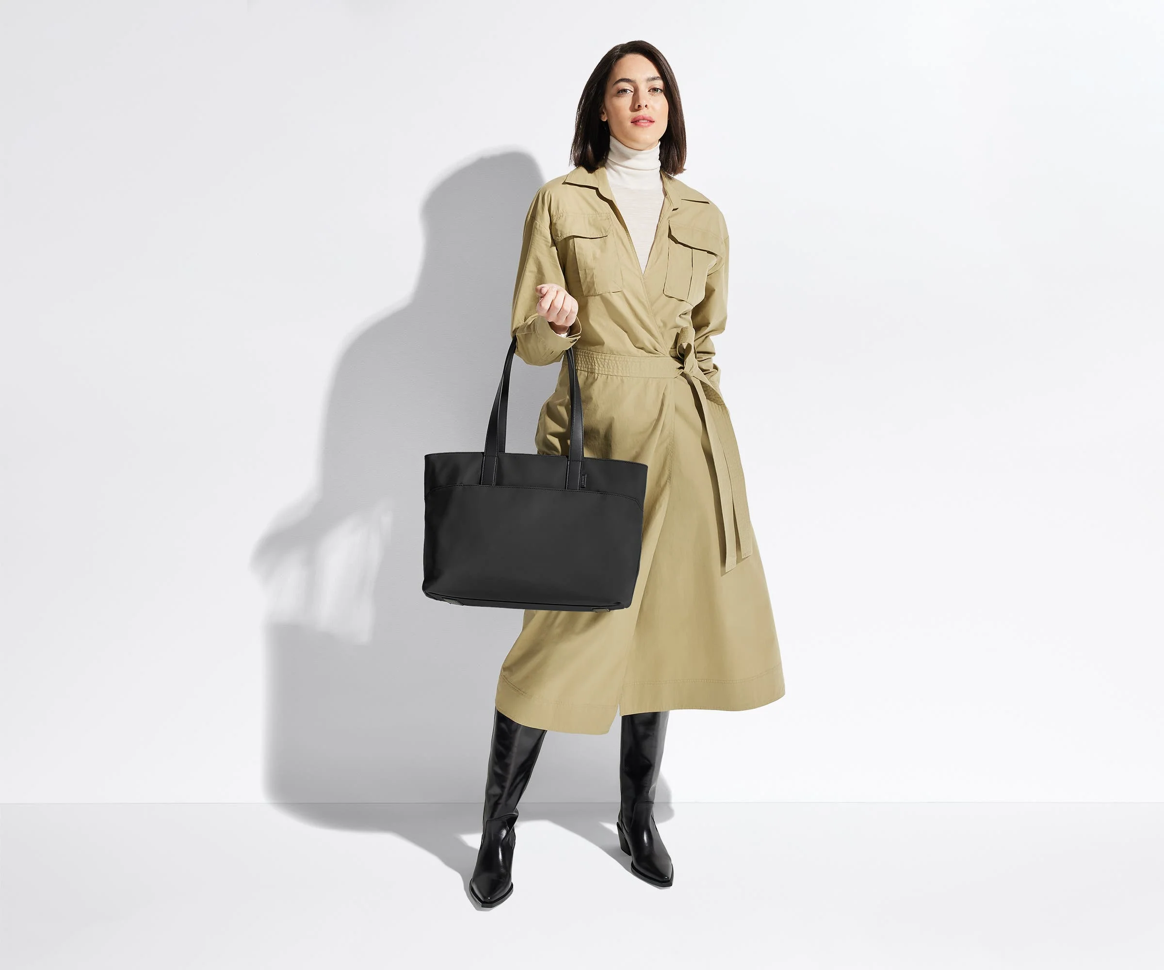 Person wearing the Everywhere Tote on their shoulder